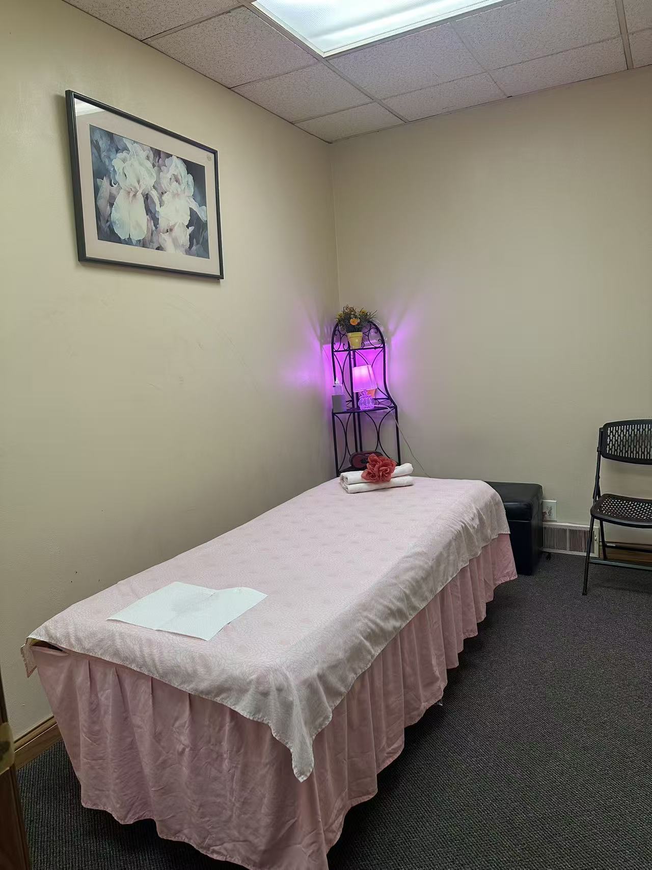 Massage table and floral decor in a 7 DAY SPA room